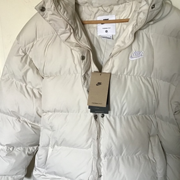NWT Nike Sportswear Women's Metro Puffer Therma-FIT Loose Hooded Parka Size S - Picture 2 of 10